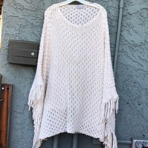 Love off white puncho frienge